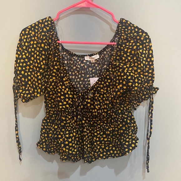 NWT‎ Pacsun black and yellow print top - Picture 2 of 6